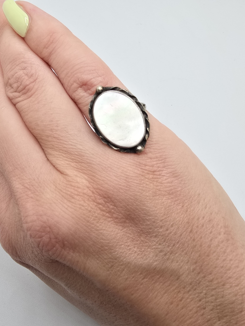 Vintage Sterling Silver Mother of Pearl Ring Size 6.5